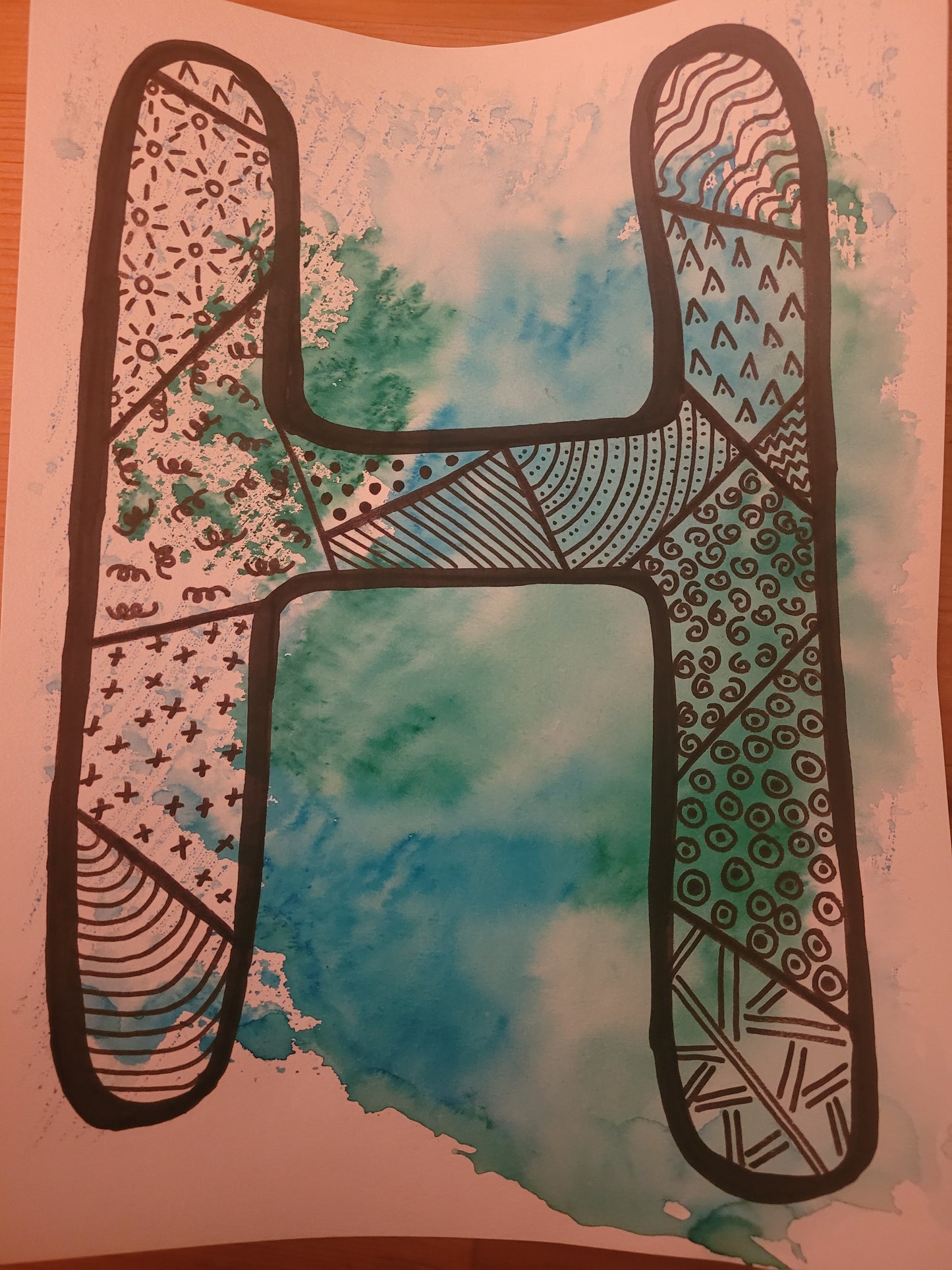 Aquarelle et motifs au feutre